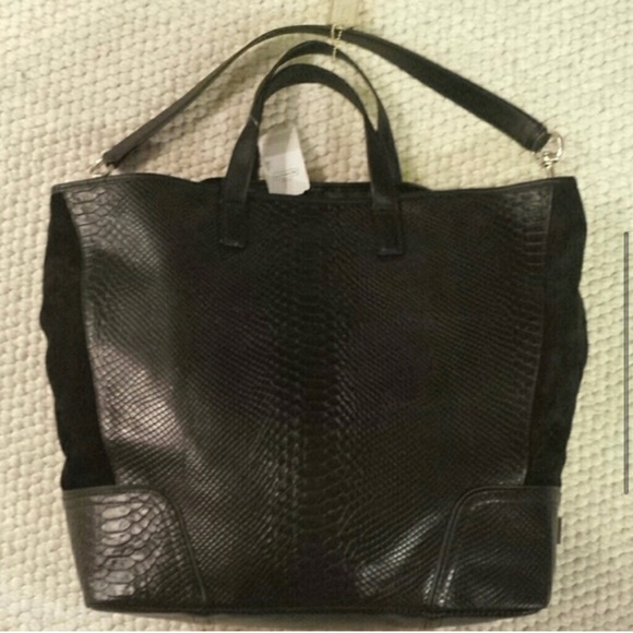 Stunning Coach bag, classy and elegant look. - Picture 2 of 4